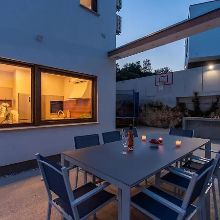 Breeze Holiday home *